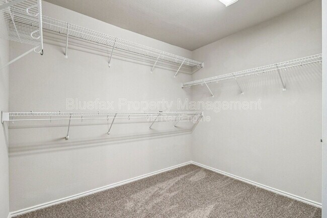 Building Photo - 9639 Shetland Park