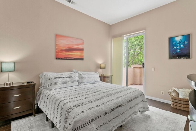 Building Photo - Furnished Bear Brand condo with Walkabilit...