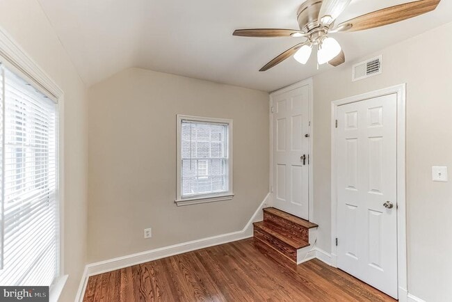 Building Photo - 440 N Nelson St