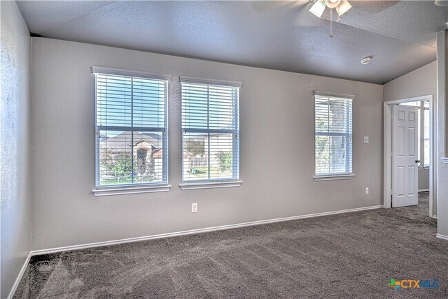 Building Photo - 1011 Sugar Brook Dr