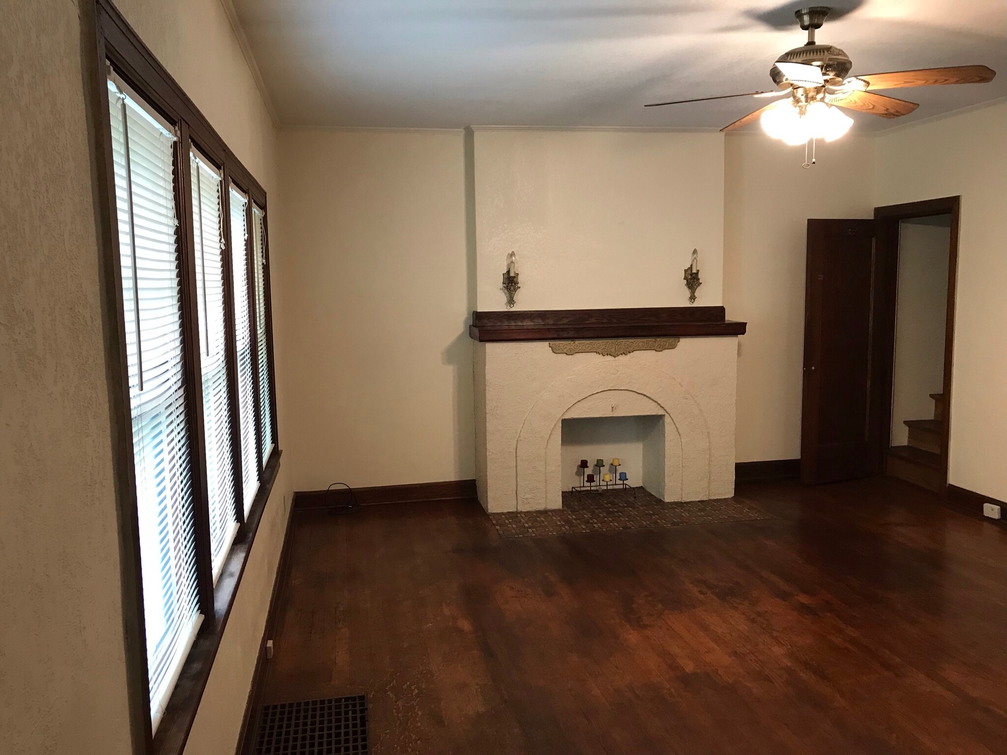 Building Photo - 3626 East 1st Street North