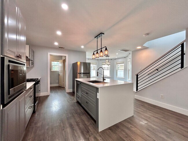Building Photo - Modern 3/BR 2.5/BA Home with Patio & Balcony