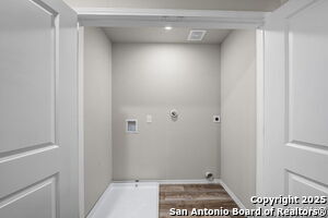 Building Photo - 130 Damon Dv