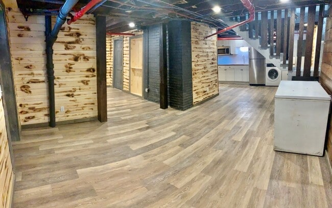 Building Photo - 147 Lathrop St