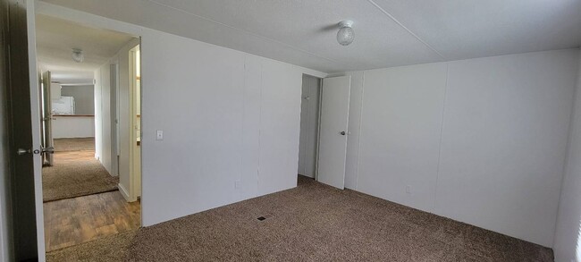 Building Photo - Ready to Move in