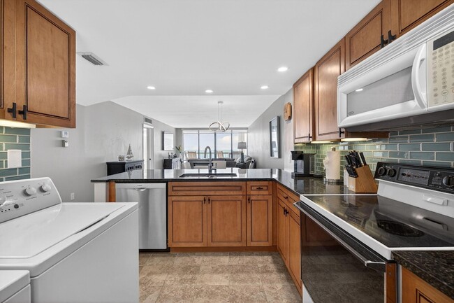 Building Photo - 9900 S Ocean Dr