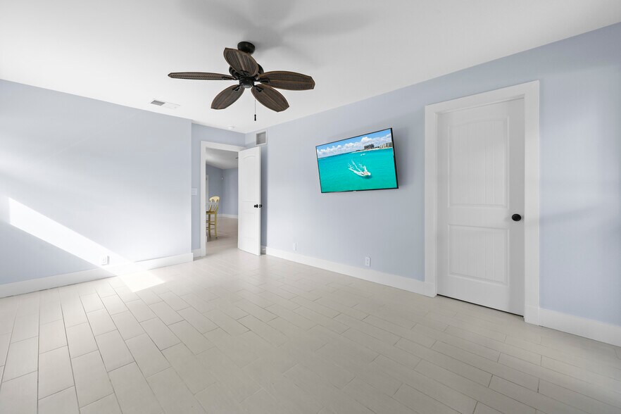 Building Photo - 3937 Arelia Dr N