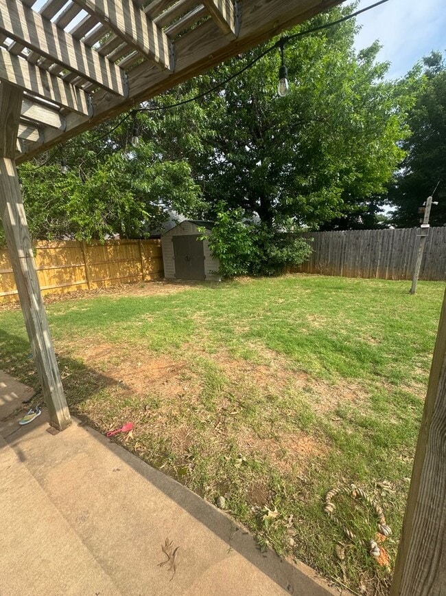 Building Photo - 3 bedroom, 2 bathroom, 2 car garage in Sou...