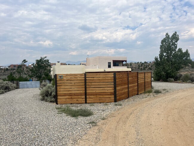 Building Photo - 70 Camino de los Arroyos