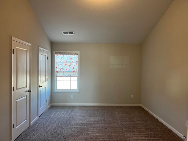 Building Photo - 401 Tivoli Wy