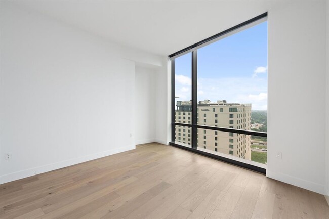 Building Photo - 70 Rainey St