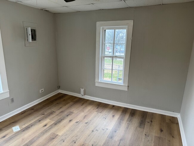 Building Photo - 410 Bowen Ave