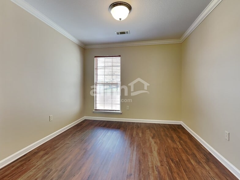 Building Photo - 2824 Ashridge Rd