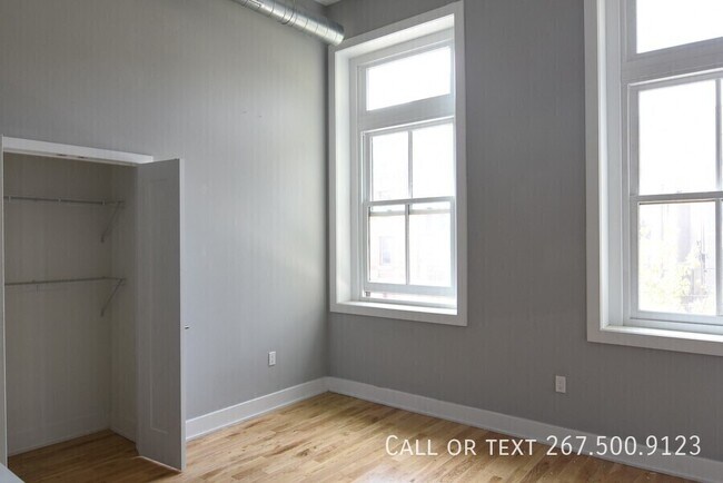 Building Photo - 1523 W Girard Ave