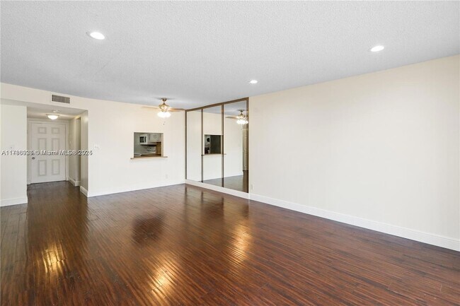 Building Photo - 8421 Lagos De Campo Blvd