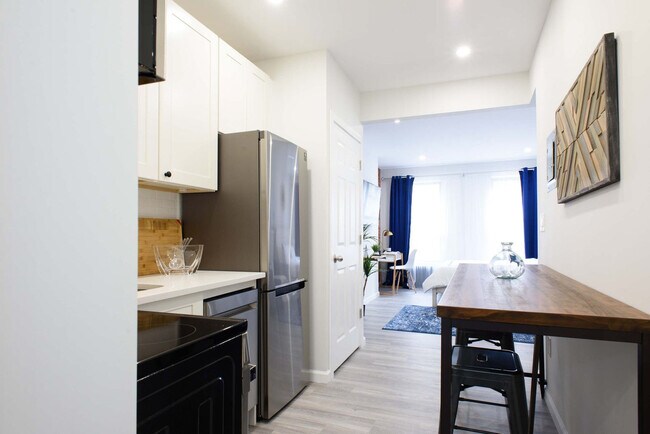 Building Photo - 240e E 75th St