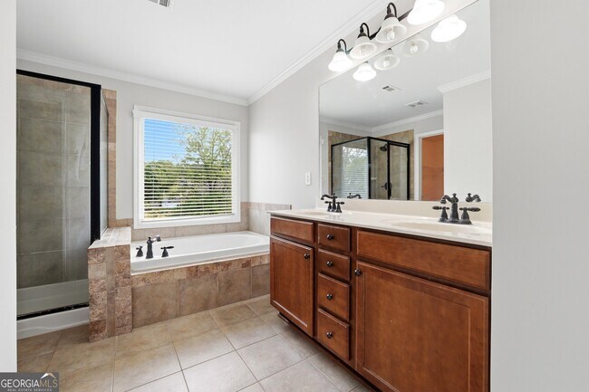 Building Photo - 715 Arbor Cove