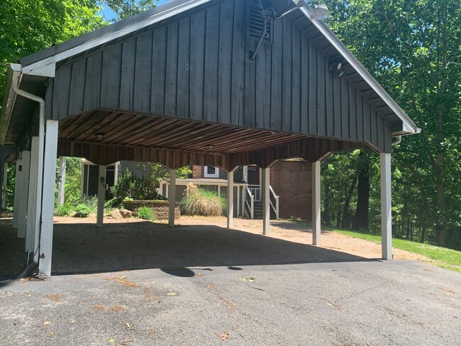 Building Photo - Large home with gorgeous views!