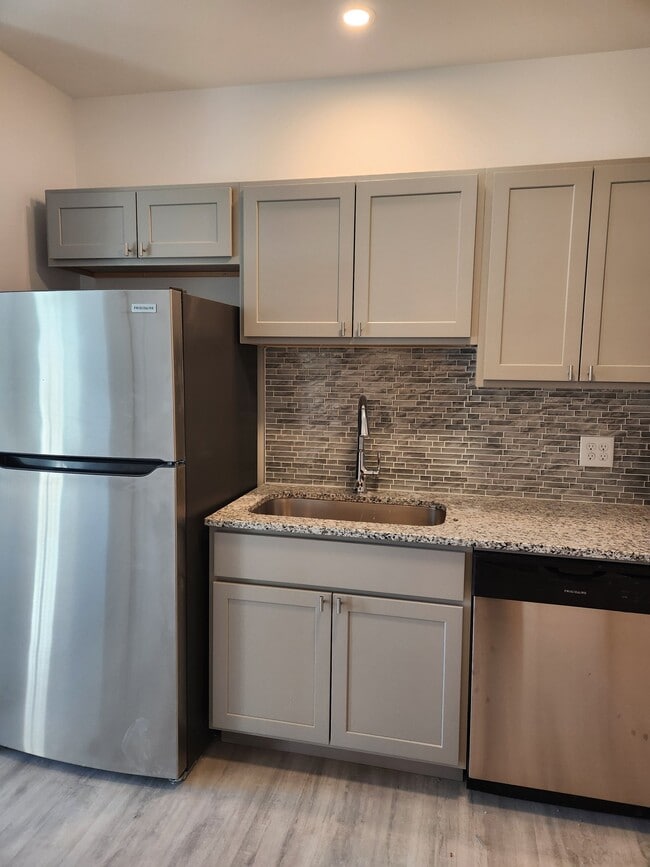 Building Photo - 2 Grove St