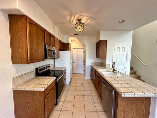 Building Photo - Spacious 2 Story Townhouse Available NOW!