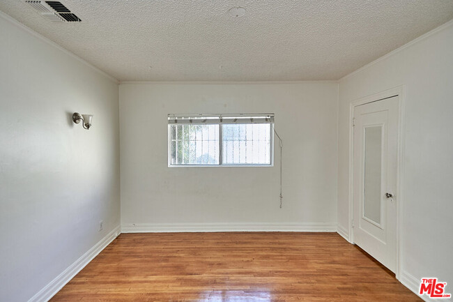 Building Photo - 1253 Keniston Ave