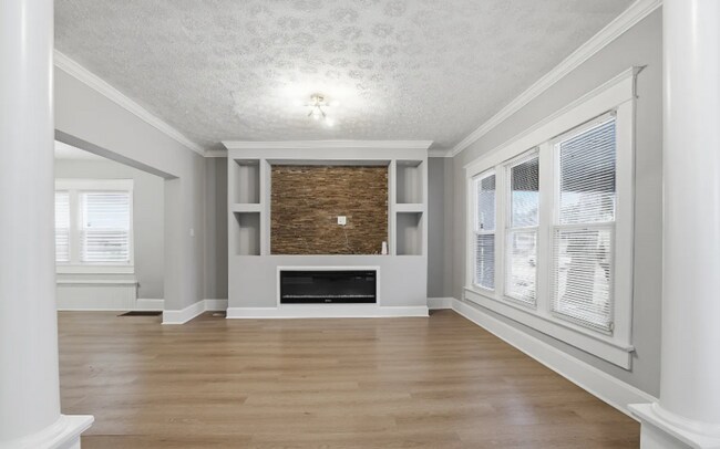 Building Photo - 931 N Oakland Ave