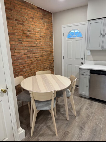 Building Photo - 417 Scott St