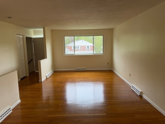 Building Photo - 12 Kippy Dr