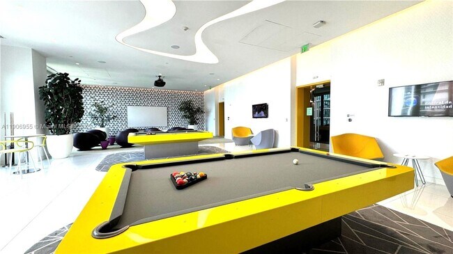 Building Photo - 501 NE 31st St