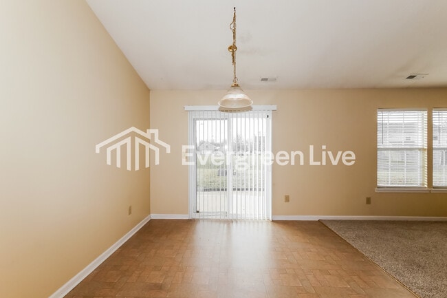 Building Photo - 3060 Hidden Pine Dr