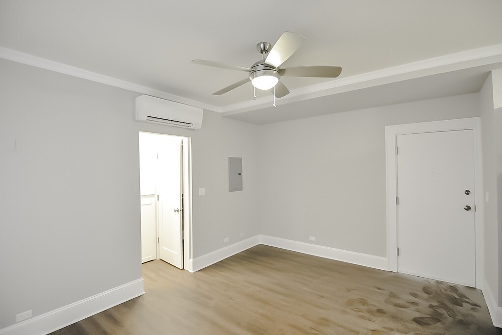 Building Photo - 817 W Lakeside Pl