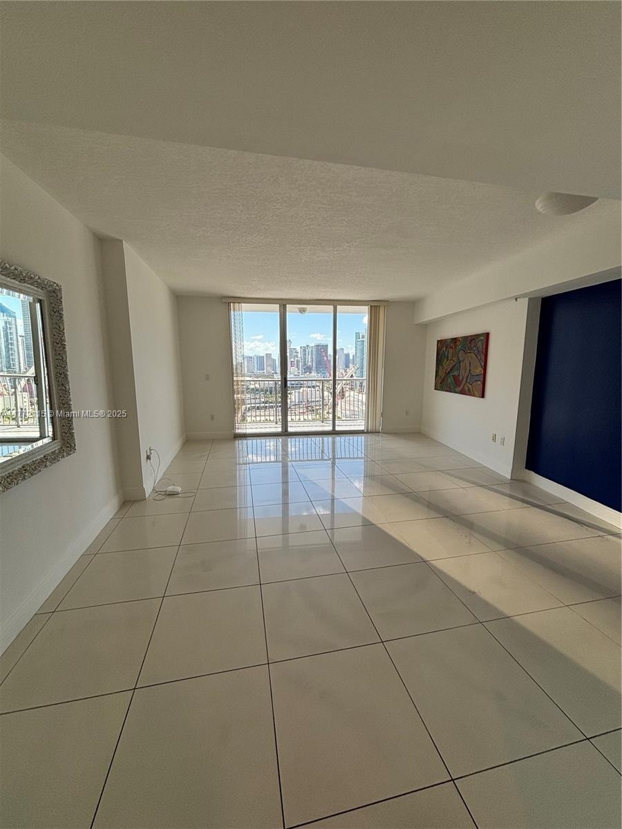Building Photo - 1750 N Bayshore Dr