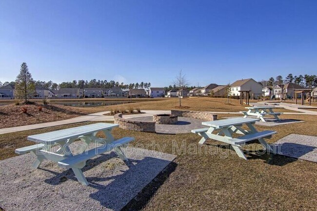 Building Photo - 425 Ribiero Dr