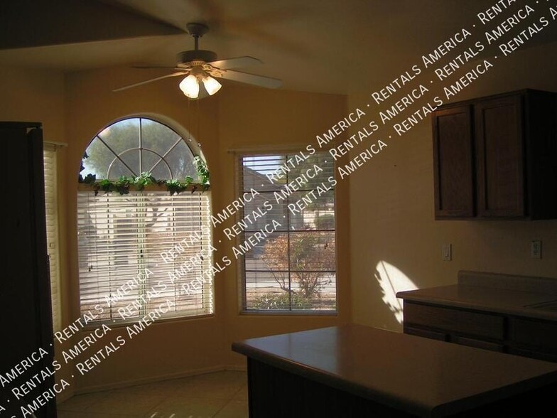 Building Photo - 13182 W Cypress St