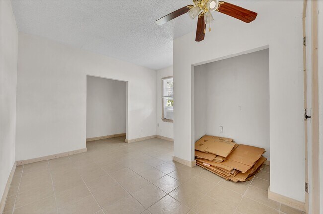 Building Photo - 3103 H Ave