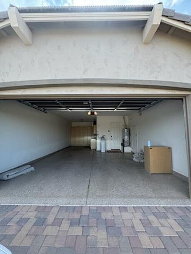 Building Photo - 6331 S Fresno St