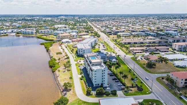Building Photo - 1500 Park Beach Cir