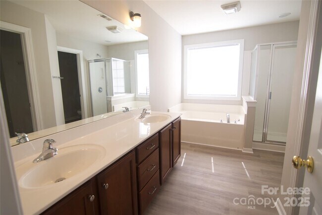 Building Photo - 14813 Provence Ln