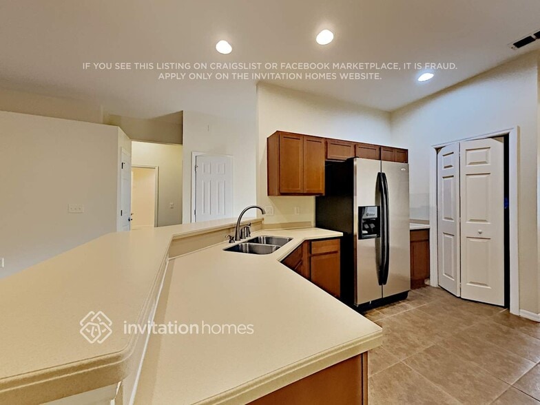 Building Photo - 4609 Mandolin Loop