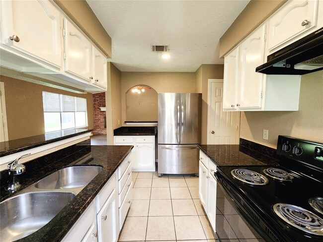 Building Photo - 1359 Tenderden Dr