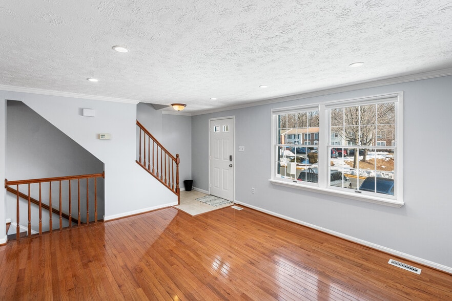 Building Photo - 19136 Willow Spring Dr