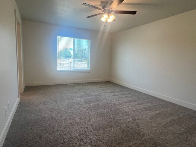 Building Photo - Beautiful Home Built in 2024, Upstairs