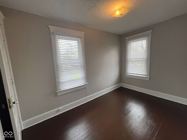 Building Photo - 826 N Beville Ave