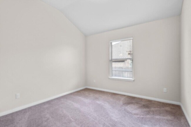 Building Photo - 2923 Bluffstone Dr