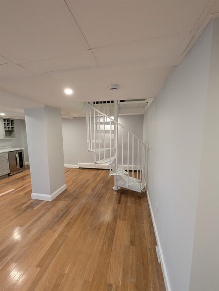 Building Photo - 45 Hudson St