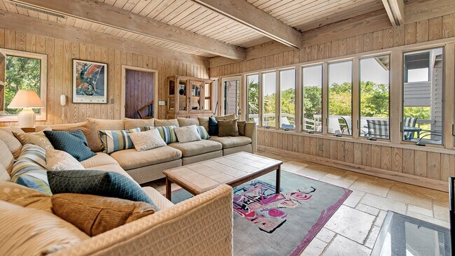 Building Photo - 1217 Debordieu Blvd