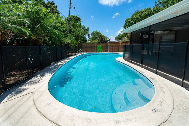 Building Photo - Fully Furnished 3 Bedroom Pool Home w/ fen...