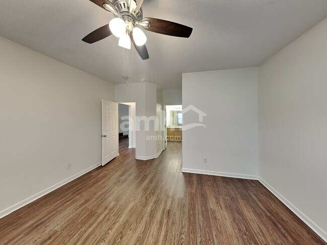 Building Photo - 432 Creekside Ln