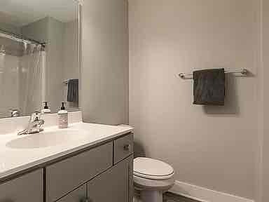 Building Photo - 7 Montaugue St