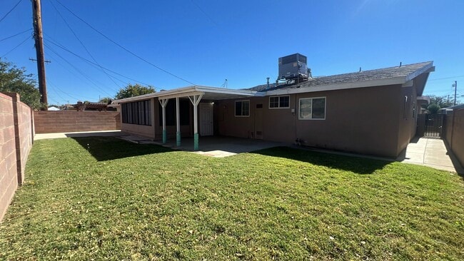 Building Photo - West Lancaster Home